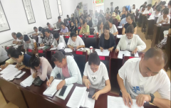 <strong>银川长城中市场监管所开展秋季校园食物</strong> 